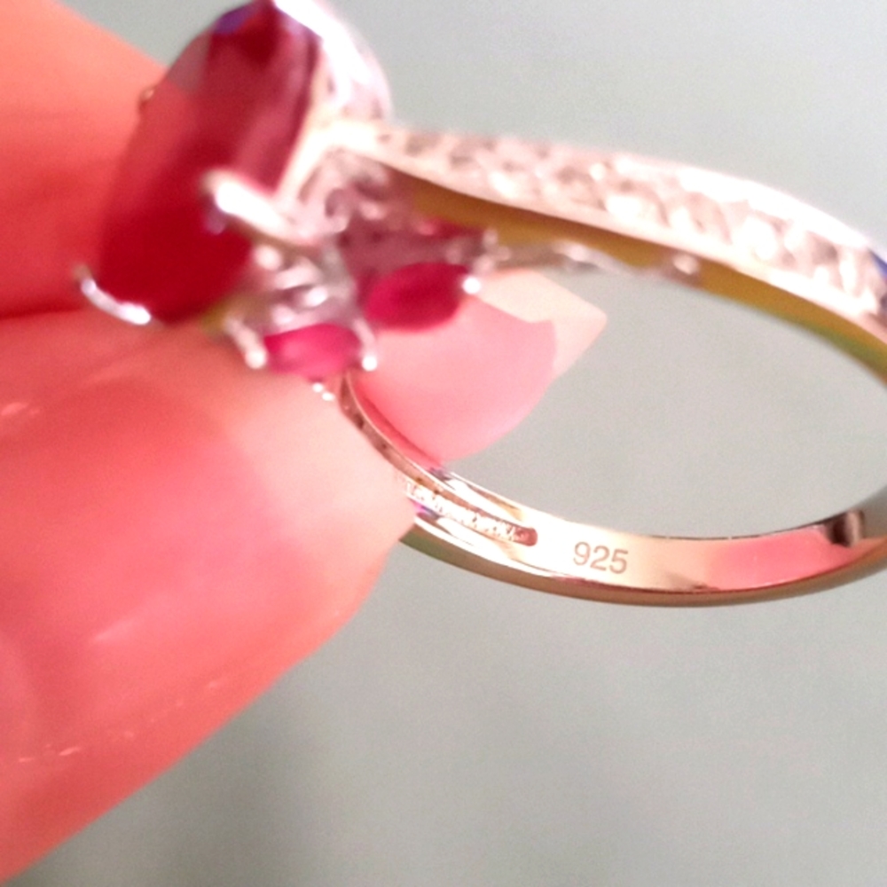 NIASSA RUBY, WHITE ZIRCON RING - Picture 10 of 10